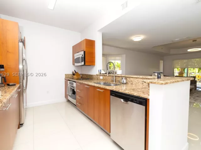 Продажа дома по адресу 18451 NE 27th Pl - фото 9478556