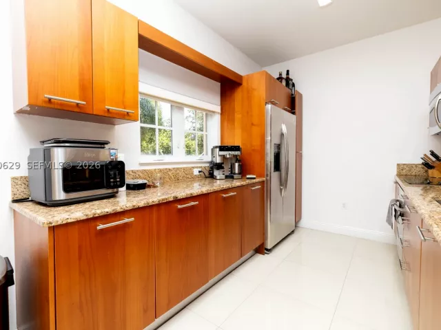 Продажа дома по адресу 18451 NE 27th Pl - фото 9478557