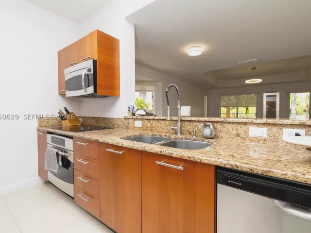 Продажа дома по адресу 18451 NE 27th Pl - фото 9478558