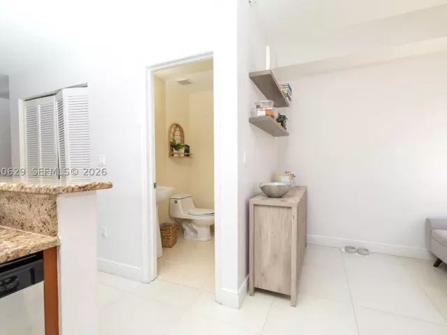 Продажа дома по адресу 18451 NE 27th Pl - фото 9478561