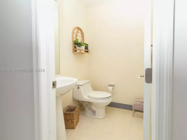 Продажа дома по адресу 18451 NE 27th Pl - фото 9478562