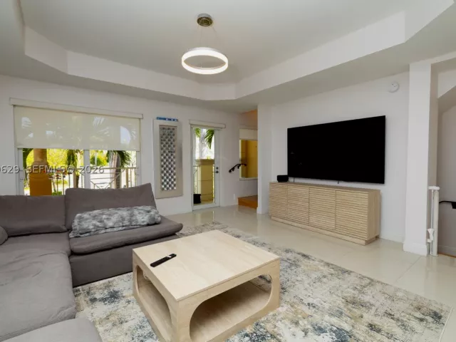 Продажа дома по адресу 18451 NE 27th Pl - фото 9478563