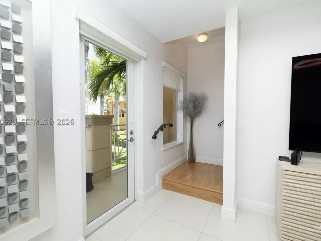 Продажа дома по адресу 18451 NE 27th Pl - фото 9478564