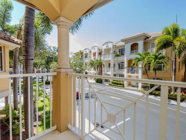 Продажа дома по адресу 18451 NE 27th Pl - фото 9478568