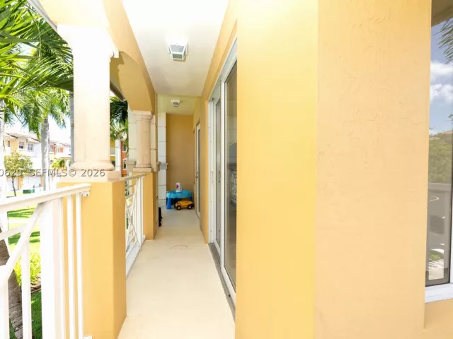 Продажа дома по адресу 18451 NE 27th Pl - фото 9478570