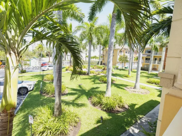 Продажа дома по адресу 18451 NE 27th Pl - фото 9478571