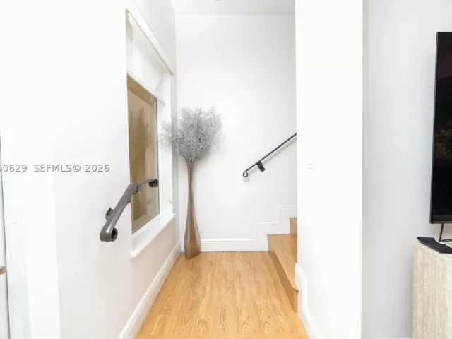 Продажа дома по адресу 18451 NE 27th Pl - фото 9478572