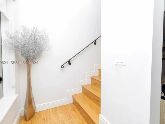 Продажа дома по адресу 18451 NE 27th Pl - фото 9478573