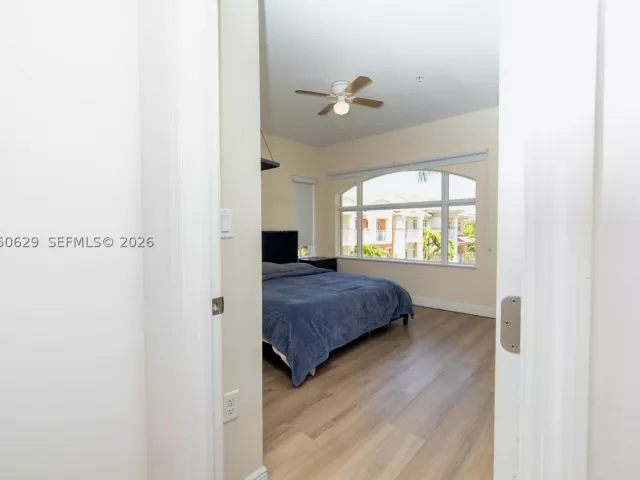 Продажа дома по адресу 18451 NE 27th Pl - фото 9478576