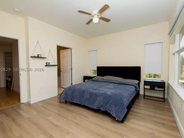 Продажа дома по адресу 18451 NE 27th Pl - фото 9478579