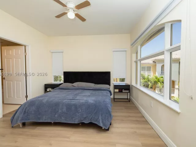 Продажа дома по адресу 18451 NE 27th Pl - фото 9478580