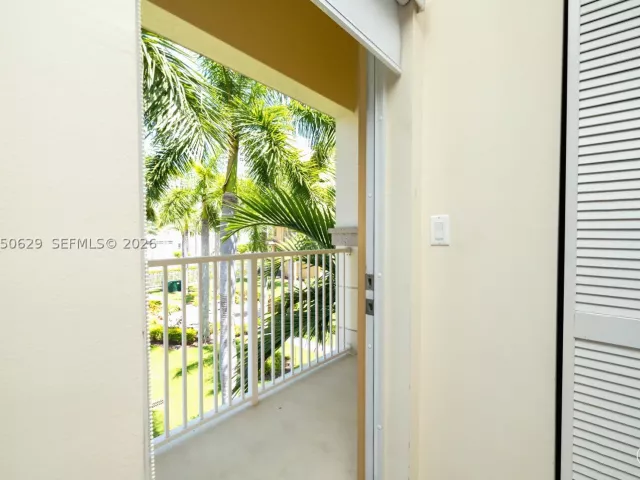 Продажа дома по адресу 18451 NE 27th Pl - фото 9478583