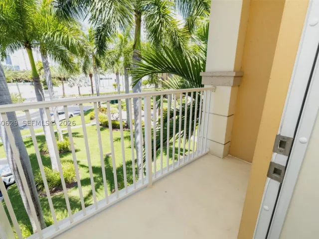 Продажа дома по адресу 18451 NE 27th Pl - фото 9478584