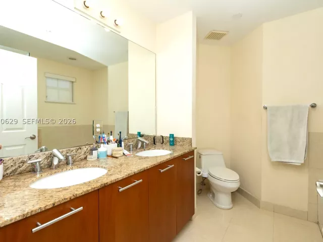 Продажа дома по адресу 18451 NE 27th Pl - фото 9478586