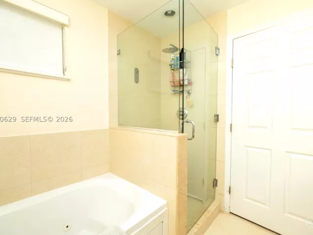 Продажа дома по адресу 18451 NE 27th Pl - фото 9478588