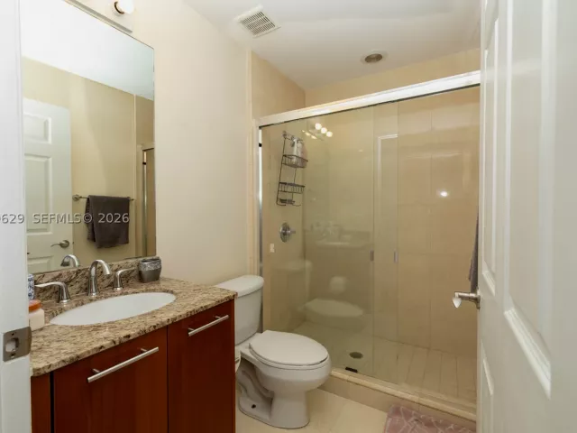Продажа дома по адресу 18451 NE 27th Pl - фото 9478593