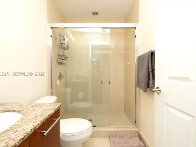 Продажа дома по адресу 18451 NE 27th Pl - фото 9478594