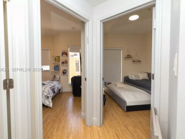 Продажа дома по адресу 18451 NE 27th Pl - фото 9478595