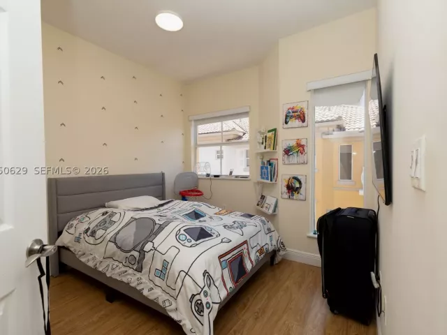 Продажа дома по адресу 18451 NE 27th Pl - фото 9478596