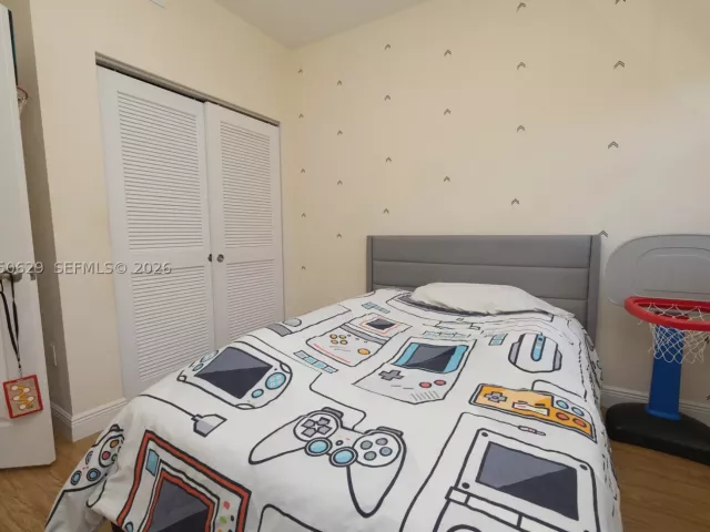 Продажа дома по адресу 18451 NE 27th Pl - фото 9478597