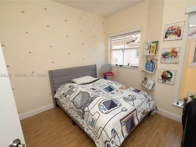 Продажа дома по адресу 18451 NE 27th Pl - фото 9478598