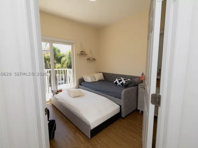 Продажа дома по адресу 18451 NE 27th Pl - фото 9478599