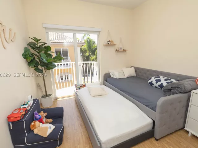 Продажа дома по адресу 18451 NE 27th Pl - фото 9478600
