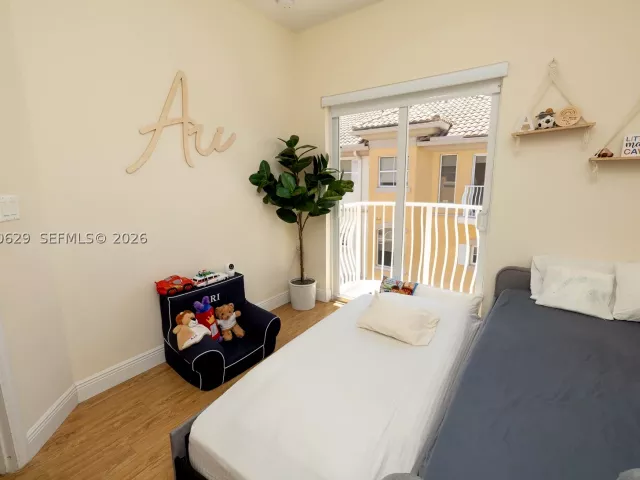 Продажа дома по адресу 18451 NE 27th Pl - фото 9478601