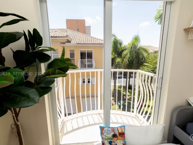 Продажа дома по адресу 18451 NE 27th Pl - фото 9478602