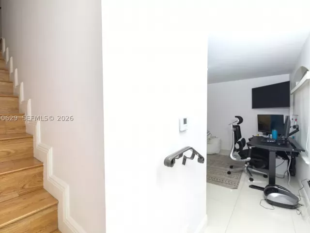 Продажа дома по адресу 18451 NE 27th Pl - фото 9478539