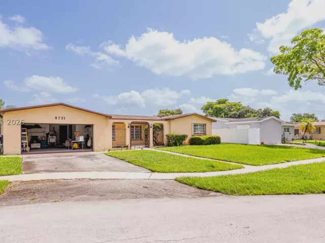 Продажа дома по адресу 8721 NW 18th St - фото 8896810