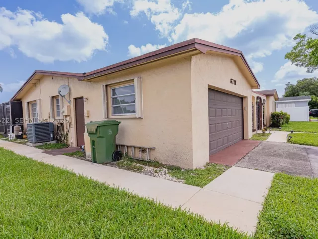 Продажа дома по адресу 8721 NW 18th St - фото 8896811