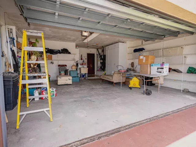 Продажа дома по адресу 8721 NW 18th St - фото 8896812