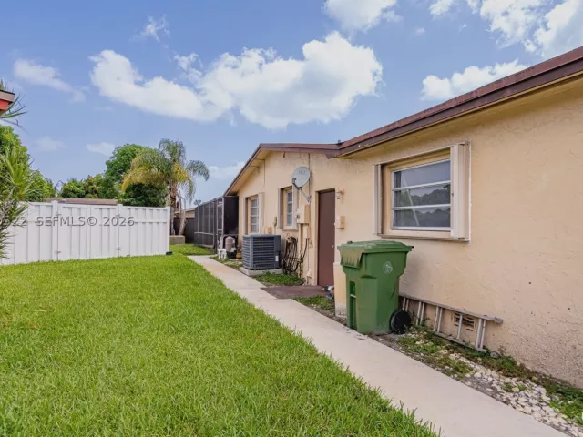 Продажа дома по адресу 8721 NW 18th St - фото 8896813