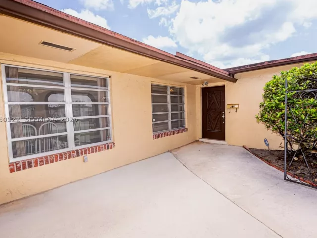 Продажа дома по адресу 8721 NW 18th St - фото 8896815