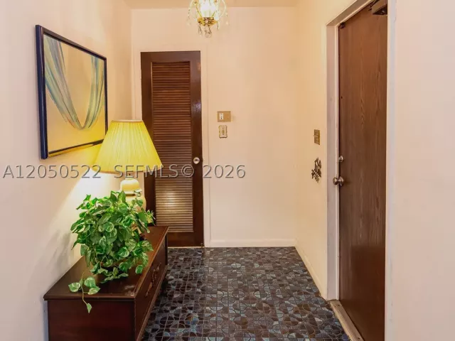 Продажа дома по адресу 8721 NW 18th St - фото 8896817