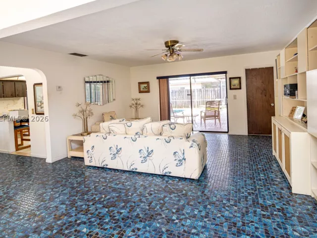 Продажа дома по адресу 8721 NW 18th St - фото 8896818