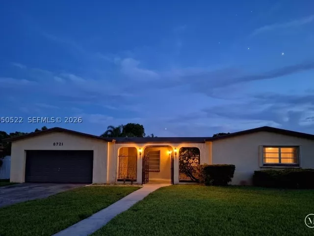 Продажа дома по адресу 8721 NW 18th St - фото 8896802