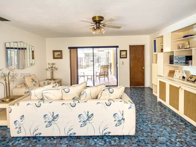 Продажа дома по адресу 8721 NW 18th St - фото 8896820