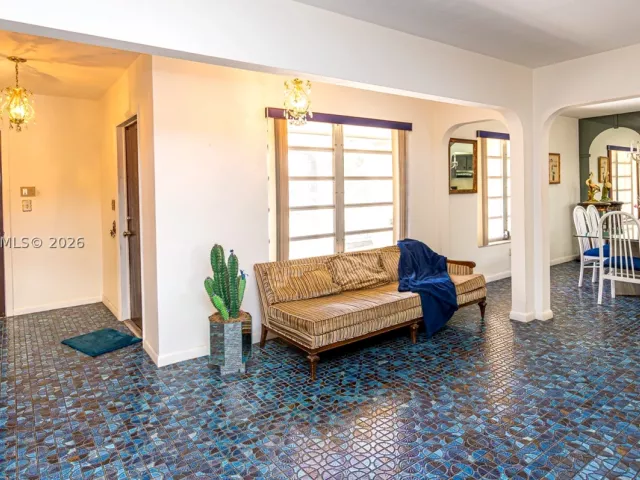 Продажа дома по адресу 8721 NW 18th St - фото 8896821
