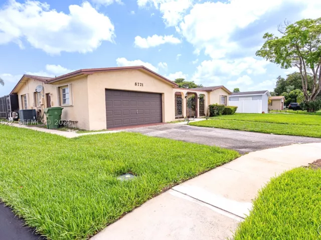 Продажа дома по адресу 8721 NW 18th St - фото 8896805