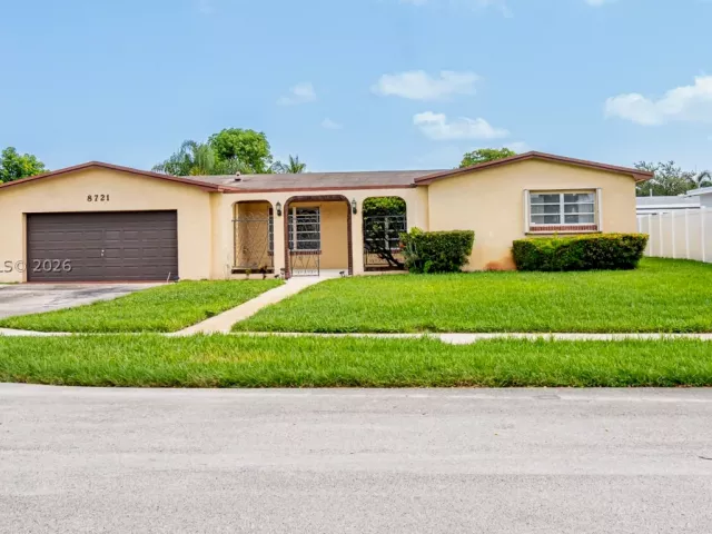 Продажа дома по адресу 8721 NW 18th St - фото 8896806