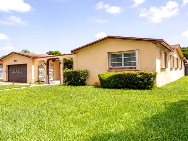 Продажа дома по адресу 8721 NW 18th St - фото 8896807