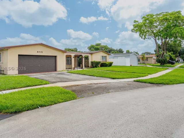 Продажа дома по адресу 8721 NW 18th St - фото 8896808