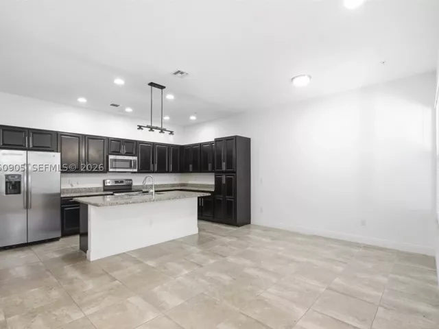 Продажа дома по адресу 12441 NW 18th Ct - фото 8947281