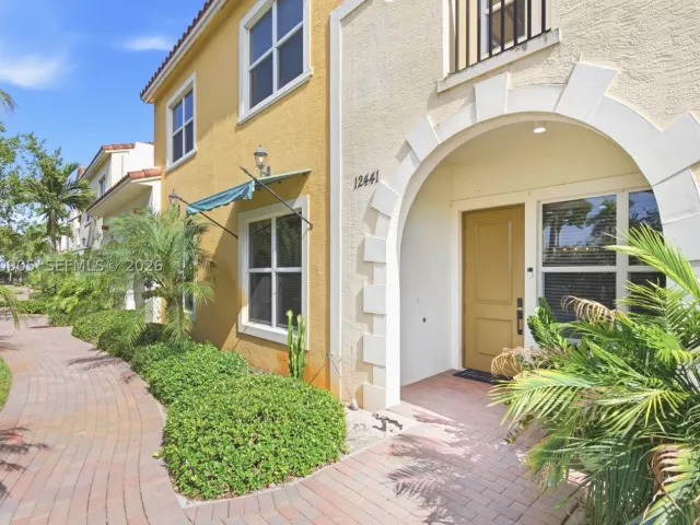 Продажа дома по адресу 12441 NW 18th Ct - фото 8947271
