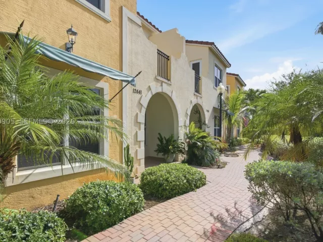 Продажа дома по адресу 12441 NW 18th Ct - фото 8947274