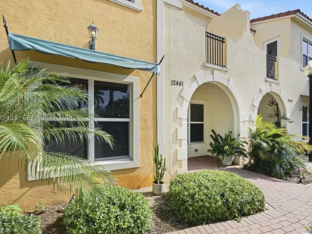 Продажа дома по адресу 12441 NW 18th Ct - фото 8947275