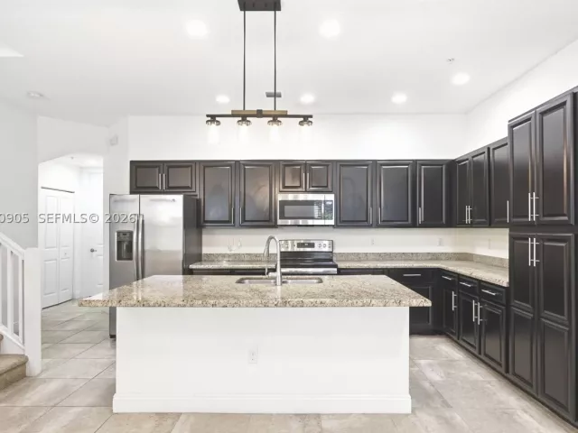 Продажа дома по адресу 12441 NW 18th Ct - фото 8947276