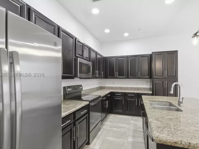 Продажа дома по адресу 12441 NW 18th Ct - фото 8947277